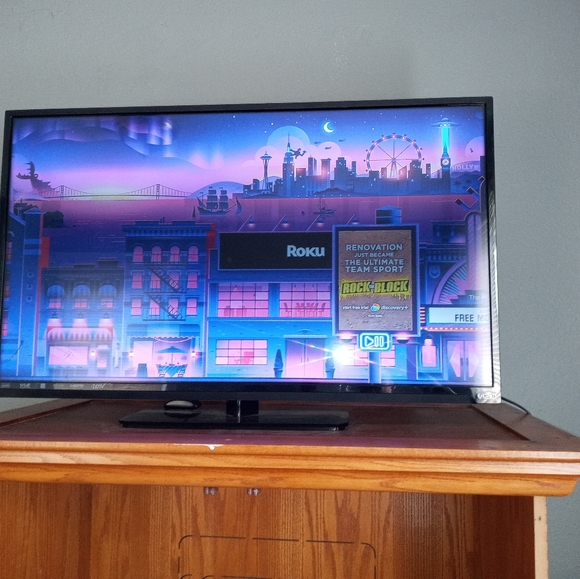 Xbox one x and tv bundle - Picture 4 of 5